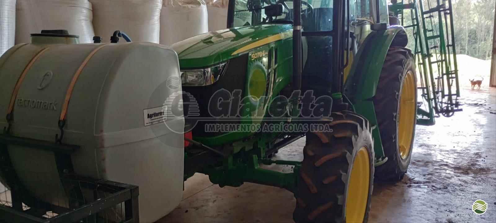 TRATOR JOHN DEERE JOHN DEERE 5078E Tração 4x4 Giaretta Implementos Agrícolas GETULIO VARGAS RIO GRANDE DO SUL RS